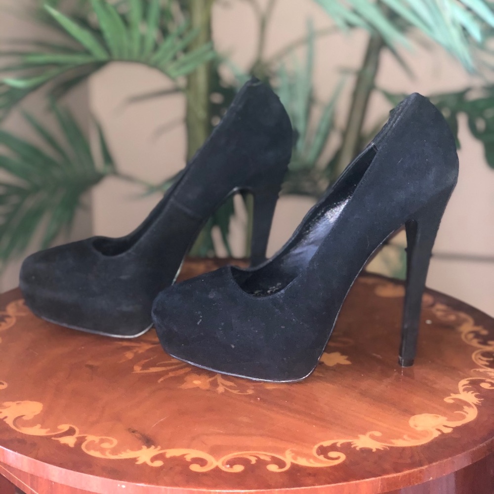 Black close toed heels